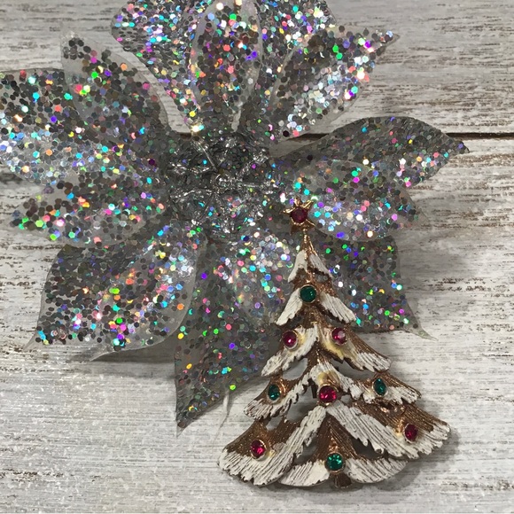 Christmas Tree Pin - Picture 2 of 5